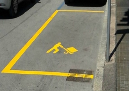 ORBASSANO - Litigio in strada per un parcheggio, uno dei due si ferisce al volto