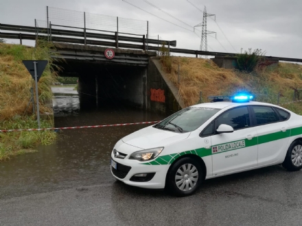 NICHELINO - Il maltempo allaga il sottopasso di via Brescia e rovina gli alberi al Boschetto
