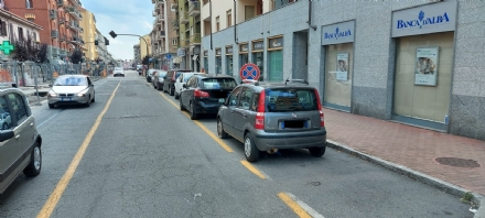 MONCALIERI - La protesta degli autisti Gtt: 'Troppe auto in doppia fila o sulle fermate'