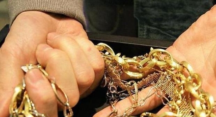 NICHELINO - Furto da 10 mila euro in casa, le vittime: 'Hanno rubato i ricordi di una vita'
