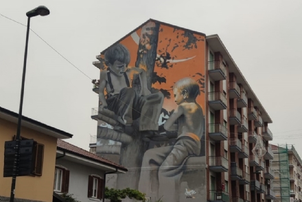 NICHELINO - Il nuovo murale in città che raffigura una storia tratta dal Barone Rampante di Calvino