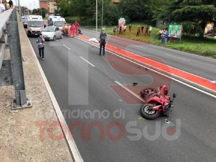 BEINASCO - Scontro auto contro moto: centauro morto sul colpo