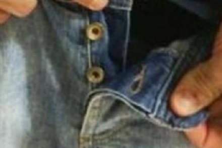 MONCALIERI - Lo vedono toccarsi nelle parti intime sul balcone e chiamano le forze dell'ordine: e lui conferma