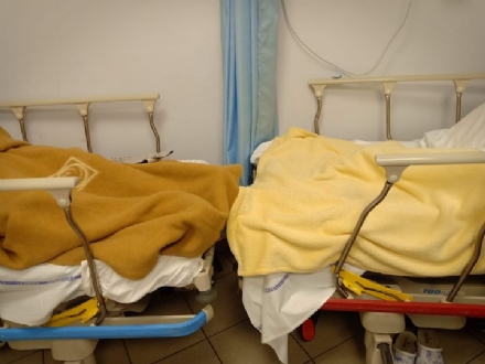 MONCALIERI - Nuova segnalazione sulle condizioni del Santa Croce 'Spazi angusti, barelle attaccate'