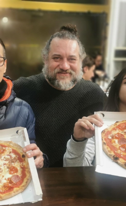 MONCALIERI - Entra nella pizzeria e ruba l'incasso: 'Ci ha ipnotizzati con la parlantina'