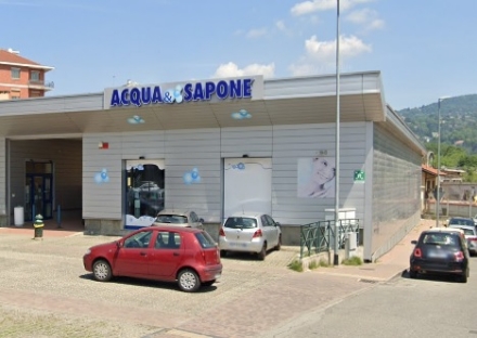 MONCALIERI - Paura da Acqua e Sapone in corso Roma: rapinatore entra e porta via l'incasso