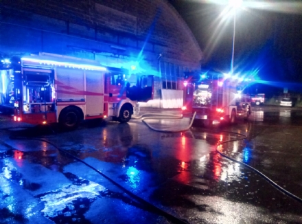 CARMAGNOLA - Incendio alla Bisconova: forno e linea produttiva distrutti