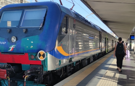 TRAGEDIA A MONCALIERI - Uomo investito da un treno vicino alla stazione: morto sul colpo