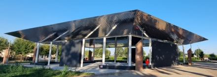 RIVALTA - Si inaugura la tettoia di piazza Gerbidi, ma Fratelli D'Italia scatena la polemica dei costi