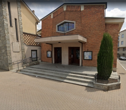 TROFARELLO - Importuna i fedeli che vanno in chiesa e poi aggredisce i carabinieri: arrestato