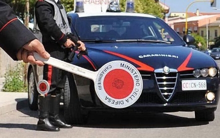 RIVALTA - La mamma lo chiama sul telefonino mentre scappa dai carabinieri e viene rintracciato