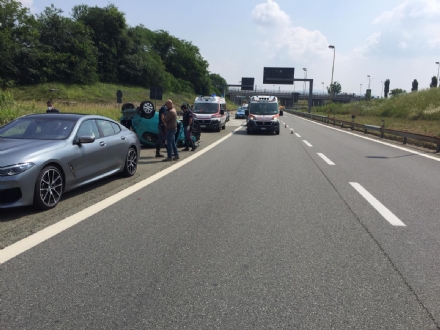 BEINASCO - Incidente allo svincolo del Drosso in mattinata: due feriti