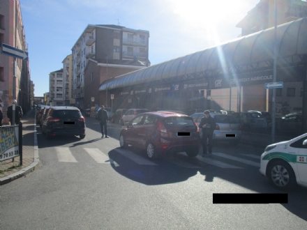 NICHELINO - Investita una pensionata in via Rossini