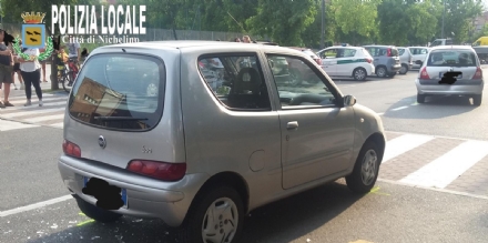 NICHELINO - Tampona l'auto che a sua volta investe due ragazze sulle strisce