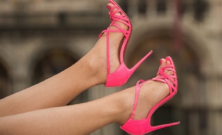 CANDIOLO - Il Comune raccoglie scarpe di donna usate per creare un'opera contro la violenza