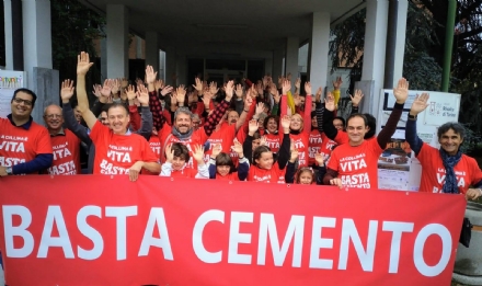 RIVALTA - Flash mob in Consiglio per protestare contro il piano edilizio