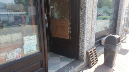 RIVALTA - Fallisce l'ennesima spaccata al bar Perla di piazza Gerbidi