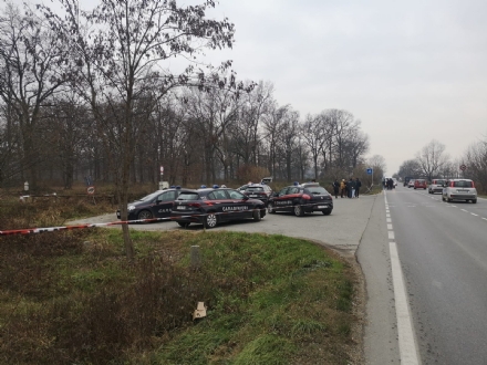 CADAVERE RITROVATO IN UN FOSSO A STUPINIGI - E' di un uomo di 46 anni, indagano i carabinieri