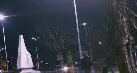 ORBASSANO - I vandali fanno saltare per aria un cestino della raccolta rifiuti: denunciati