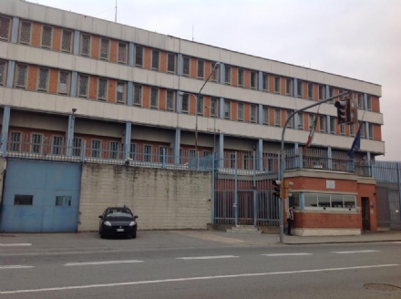 CARMAGNOLA-NICHELINO - Uccide la moglie e il figlio di 9 mesi poi si suicida in carcere: otto indagati