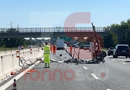 TROFARELLO - Non si accorge del cantiere in tangenziale e lo travolge