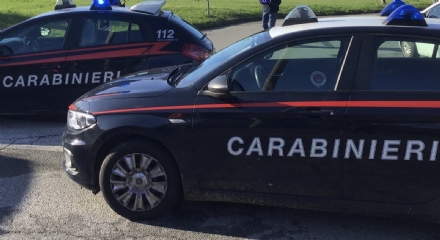 CARMAGNOLA - Accoltellato alle spalle per rapina in via Torino