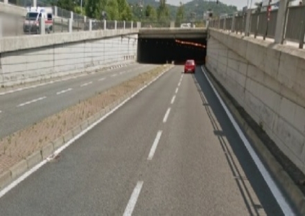VIABILITA' - Chiuso per due ore il sottopasso del Lingotto; nella mattinata di domani