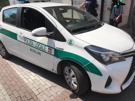 NICHELINO - La nonnina ha un vuoto di memoria e si perde: la polizia locale la salva