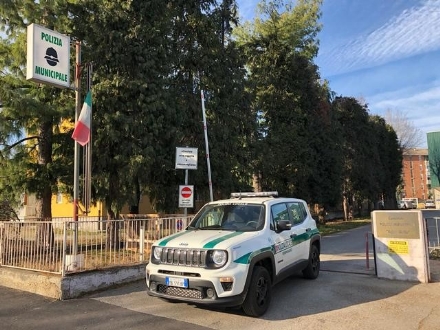 ORBASSANO - La polizia locale smaschera un venditore di contratti della luce totalmente abusivo