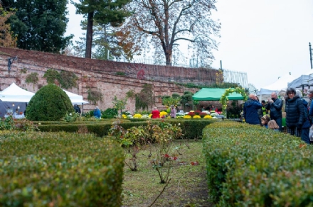 MONCALIERI - Fine settimana appuntamento con Fiorile al Giardino delle rose