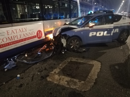 MONCALIERI - Inseguimento a folle velocità nella notte: sei poliziotti feriti, tre volanti distrutte. 39enne di Moncalieri arrestato per tentato omicidio