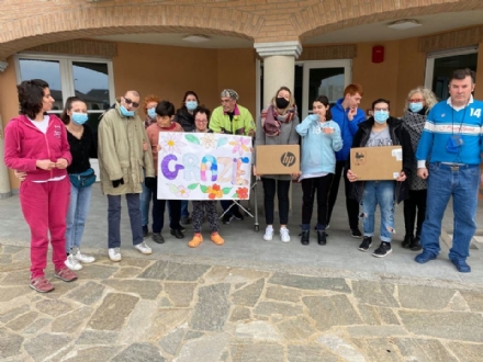 CARMAGNOLA - Il progetto 'Normalmente' dà i primi frutti: consegnati tre computer ai ragazzi di Casa Roberta