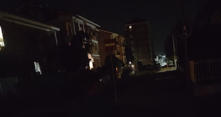 CARMAGNOLA - L'odissea dell'illuminazione pubblica in via De Gasperi e Viglione