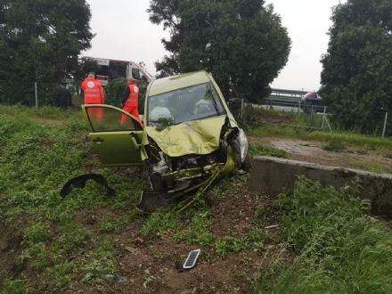 CANDIOLO - Incidente sulla Torino-Pinerolo, una donna ferita