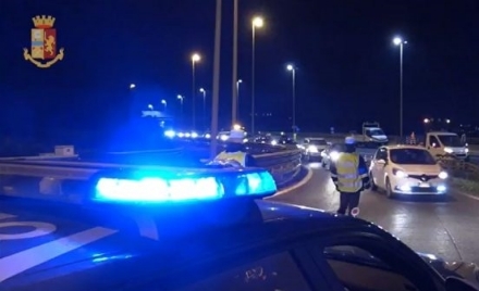 INCIDENTE MORTALE IN TANGENZIALE - Scontro auto-moto a Nichelino, svincolo Stupinigi: centauro morto sul colpo