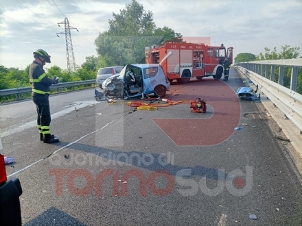 MONCALIERI - Spaventoso schianto in corso Savona, tre feriti: una persona grave al Cto - FOTO