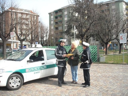BEINASCO - Gli agenti del comando di polizia locale chiedono il trasferimento in massa: polemica sui nuovi turni