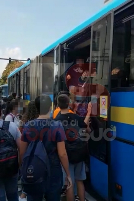 ZONA SUD-OVEST - Assembramenti sui bus: da oggi il rinforzo di pullman per evitare disagi agli studenti