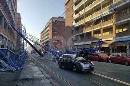 DRAMMA A TORINO - Crolla una gru, tre morti e tre feriti a seguito di un incidente sul lavoro - FOTO