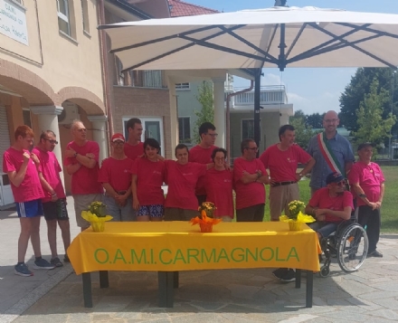CARMAGNOLA - Pacchi alimentari distribuiti dai diversamente abili a persone in fragilità economica - FOTO