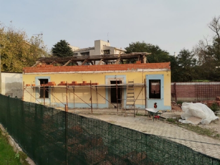 MONCALIERI - Ancora abusi edilizi: in strada Preserasca stop alla casetta irregolare dei sinti