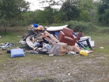 BEINASCO - Discarica abusiva nella zona della circonvallazione di Borgaretto