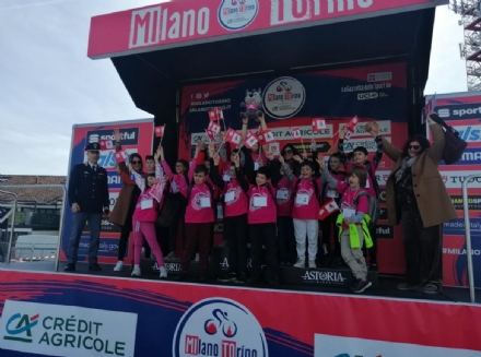 ORBASSANO - Sicurezza stradale, la polizia ha premiato la scuola vincitrice del progetto