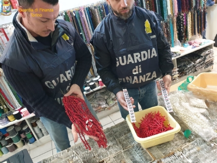 MONCALIERI - Pietre preziose farlocche vendute per buone: maxi sequestro della finanza in città - FOTO
