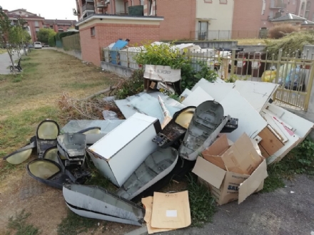 RIVALTA - Frigoriferi e macerie: tra tetti Neirotti e via Orbassano fioccano gli abbandoni