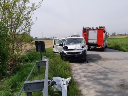 CARIGNANO - Scontro sulla provinciale 138: un ferito in ospedale