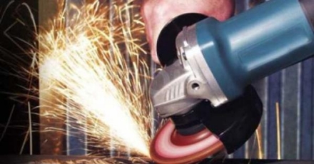 MONCALIERI - Furto in villa: ladri con il flessibile tagliano la cassaforte dei gioielli