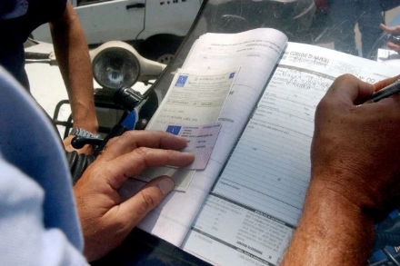 CANDIOLO - 'Per quattro vecchi che muoiono mica dobbiamo restare a casa': denunciati