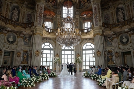 NICHELINO - La coppia di Tiktoker la prima a sposarsi nella Palazzina di Stupinigi dopo 180 anni