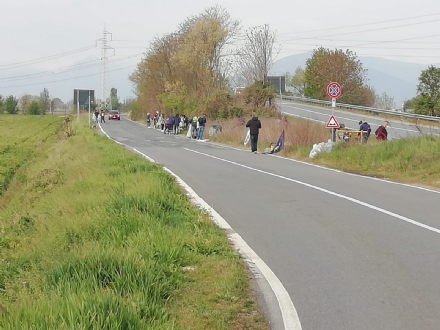 ORBASSANO - Giornata di pulizia del territorio da parte dei ragazzi e dell'associazione Plastic Free